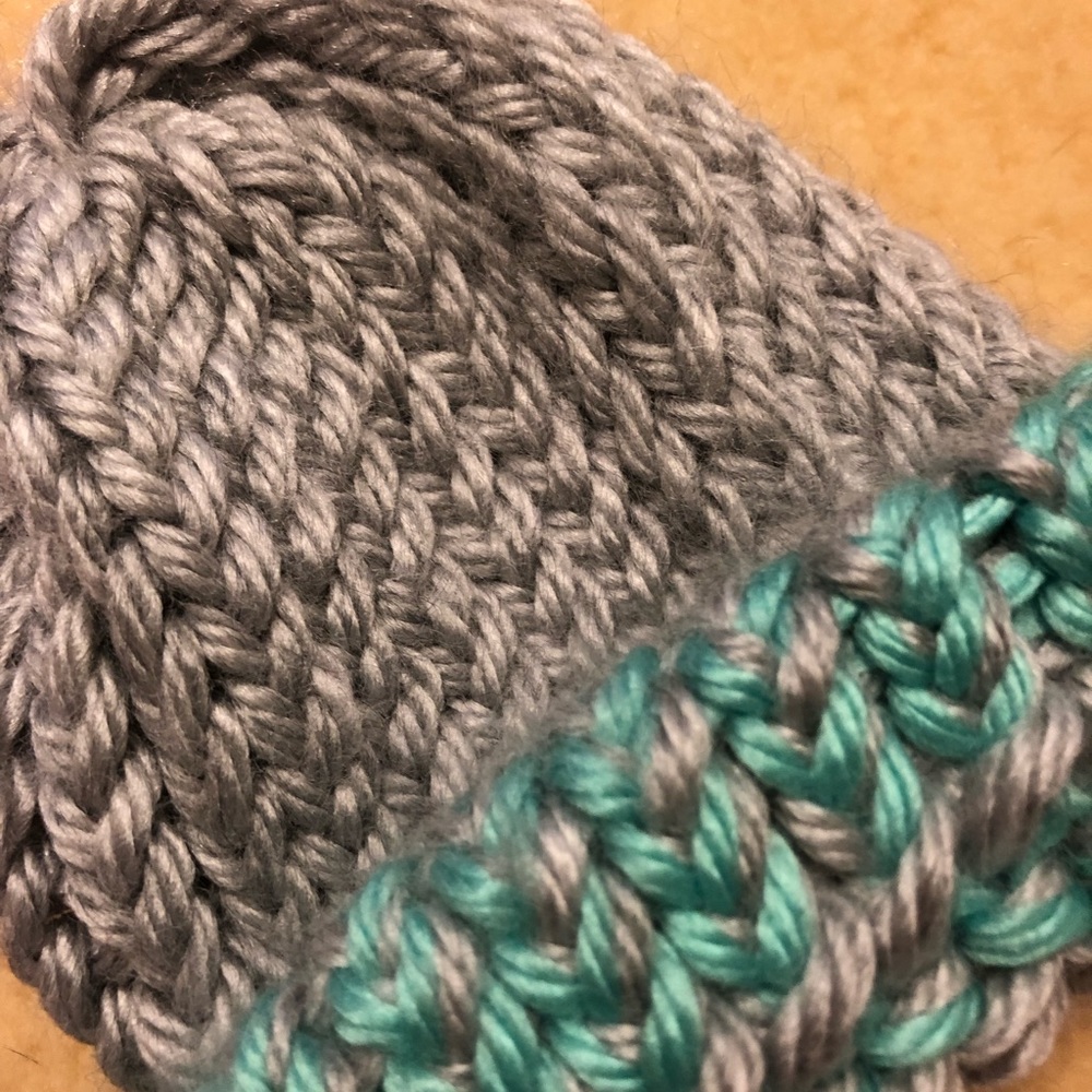 🦄 2 KNIT CAPS - Picture 3 of 3